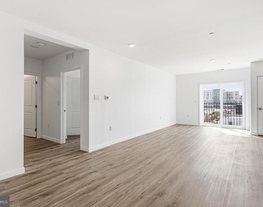 915 N Broad Street - Photo Thumbnail 4