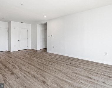 915 N Broad Street - Photo Thumbnail 6