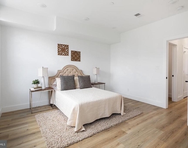 3108 Clifford Street - Photo Thumbnail 8