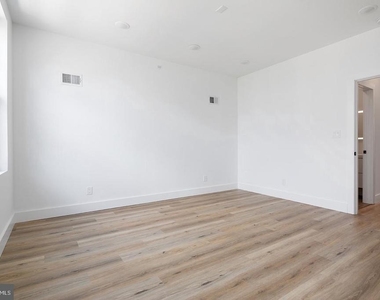 3108 Clifford Street - Photo Thumbnail 18