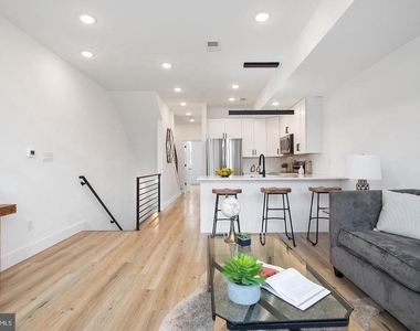 3108 Clifford Street - Photo Thumbnail 3
