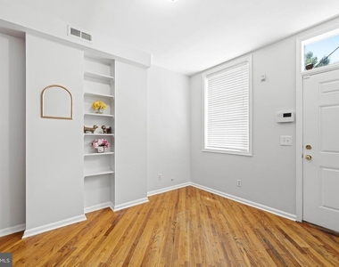 928 N Bambrey Street - Photo Thumbnail 3
