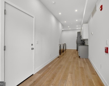 1702 Point Breeze Avenue - Photo Thumbnail 2