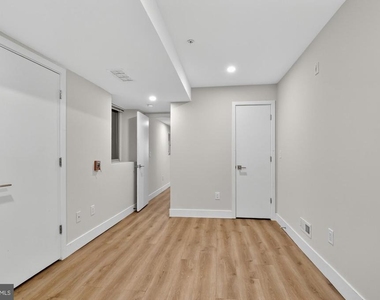 1702 Point Breeze Avenue - Photo Thumbnail 12