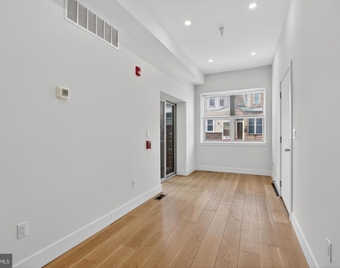 1702 Point Breeze Avenue - Photo Thumbnail 3