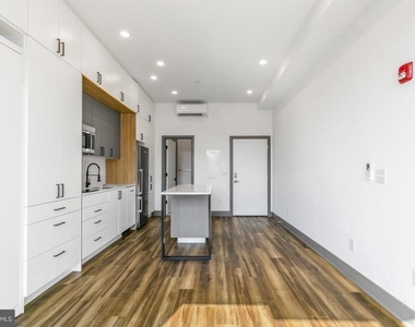 1935 E Hazzard Street - Photo Thumbnail 3