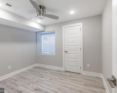 2537 N Howard Street - Photo Thumbnail 9