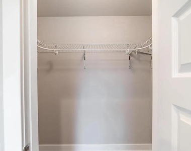 1524 W Stiles Street - Photo Thumbnail 2