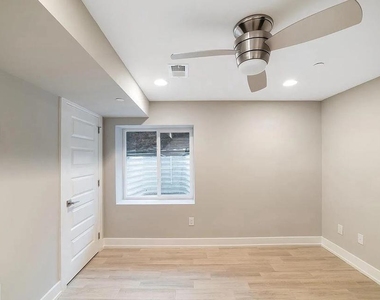 1524 W Stiles Street - Photo Thumbnail 10