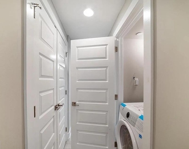 1524 W Stiles Street - Photo Thumbnail 12