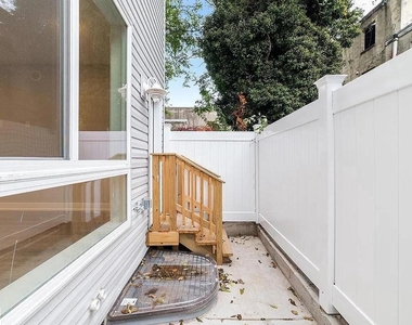1524 W Stiles Street - Photo Thumbnail 7