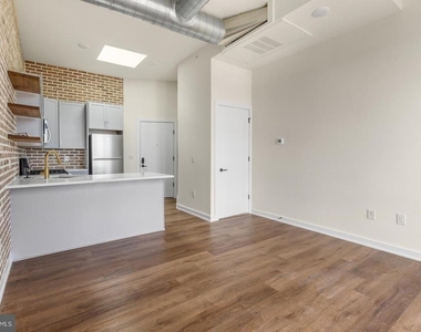 2401 Frankford Avenue - Photo Thumbnail 8