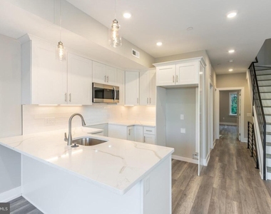 2040 N 19th Street - Photo Thumbnail 10