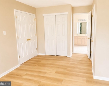 4037 Runnymead Drive - Photo Thumbnail 20