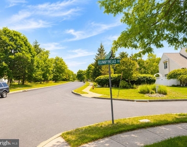 4037 Runnymead Drive - Photo Thumbnail 35