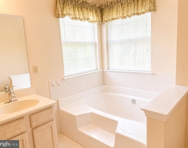 4037 Runnymead Drive - Photo Thumbnail 17