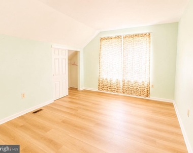 4037 Runnymead Drive - Photo Thumbnail 23