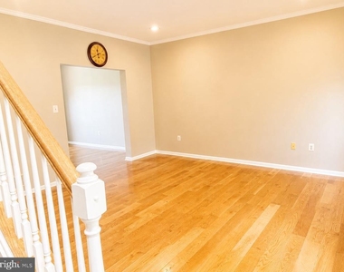 4037 Runnymead Drive - Photo Thumbnail 4