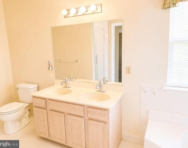 4037 Runnymead Drive - Photo Thumbnail 24