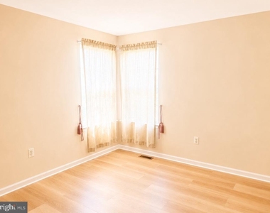 4037 Runnymead Drive - Photo Thumbnail 19