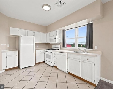 200 Wanamaker Avenue - Photo Thumbnail 4