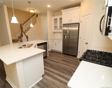 1105 Neighborly Way - Photo Thumbnail 7