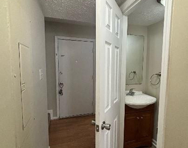 422 Kirkcaldy Court - Photo Thumbnail 9