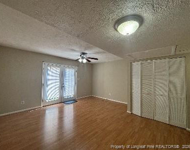 422 Kirkcaldy Court - Photo Thumbnail 7