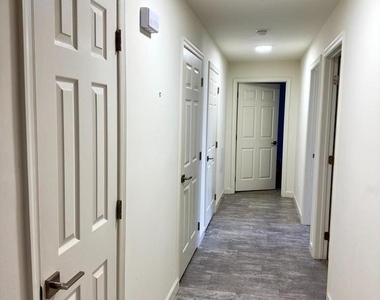 131 Roosevelt Blvd - Photo Thumbnail 4