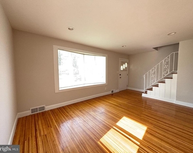 147 Russell Avenue - Photo Thumbnail 2