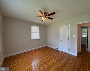 147 Russell Avenue - Photo Thumbnail 16