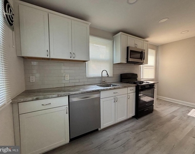 147 Russell Avenue - Photo Thumbnail 4