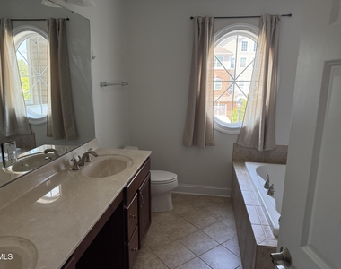 10511 Rosegate Court - Photo Thumbnail 19