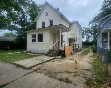 310 310 Grape Street - Photo Thumbnail 3