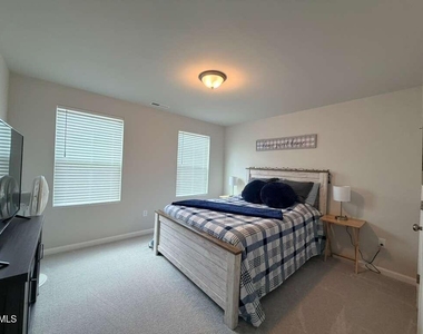 319 Aster Bloom Lane - Photo Thumbnail 14