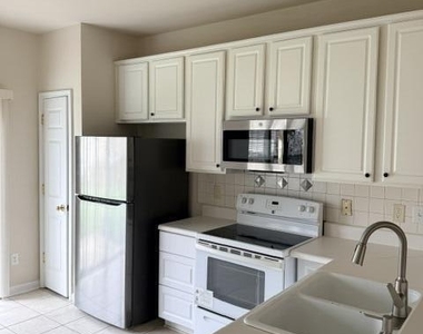 204 Caraleigh Court - Photo Thumbnail 7