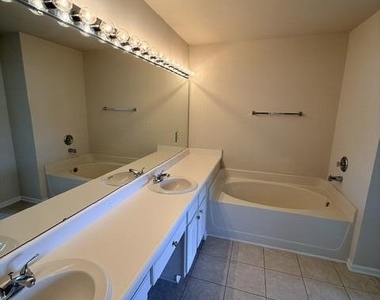 204 Caraleigh Court - Photo Thumbnail 25