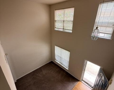 204 Caraleigh Court - Photo Thumbnail 31