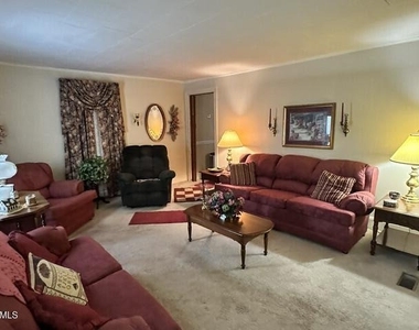 560 Clyde Pearce Road - Photo Thumbnail 4