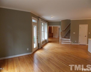 205 Berry Hill - Photo Thumbnail 8