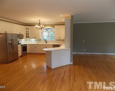 205 Berry Hill - Photo Thumbnail 6