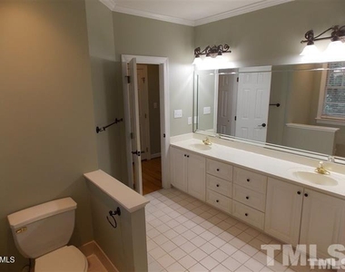205 Berry Hill - Photo Thumbnail 13