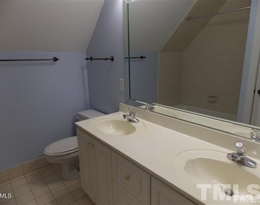 205 Berry Hill - Photo Thumbnail 18