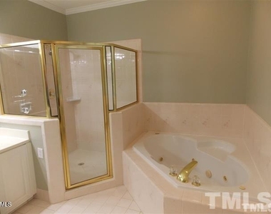 205 Berry Hill - Photo Thumbnail 12