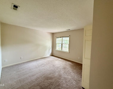 110 Palmer Meadow Court - Photo Thumbnail 14