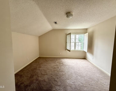 110 Palmer Meadow Court - Photo Thumbnail 18