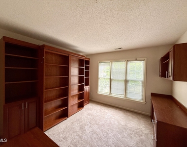 110 Palmer Meadow Court - Photo Thumbnail 15