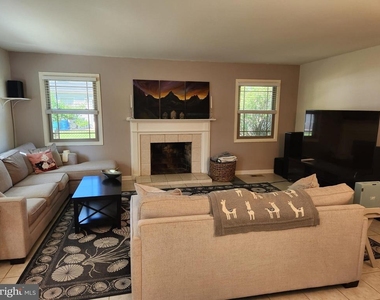 12401 Round Tree Lane - Photo Thumbnail 2