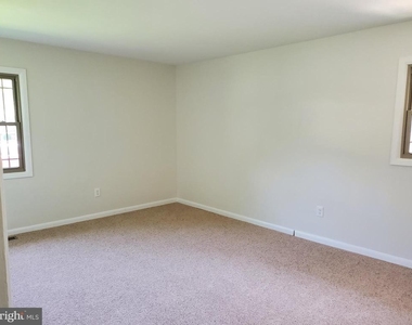 12401 Round Tree Lane - Photo Thumbnail 9