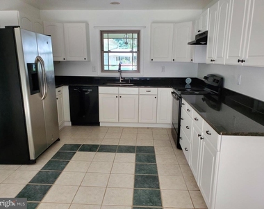 12401 Round Tree Lane - Photo Thumbnail 5